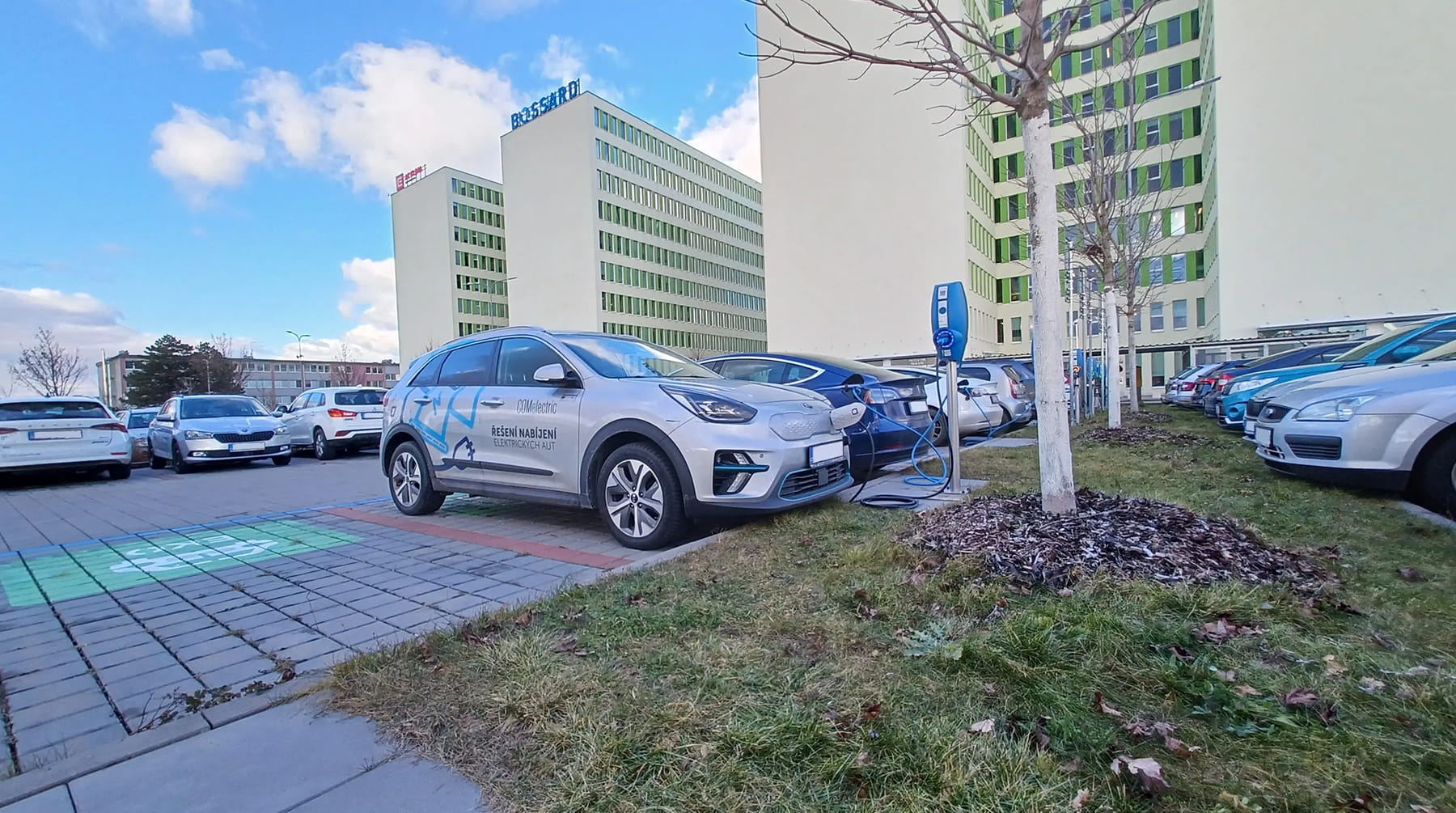 Instalace nabíjecích stanic pro elektrické vozy v Areálu Slatina Brno