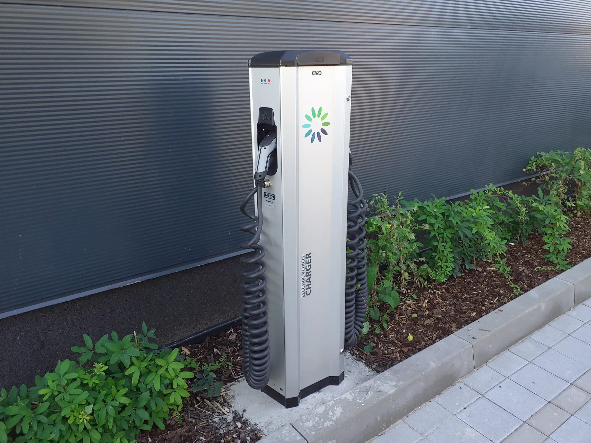 Realizace nabíjení elektromobilů u klienta Cardion Cars Stodůlky