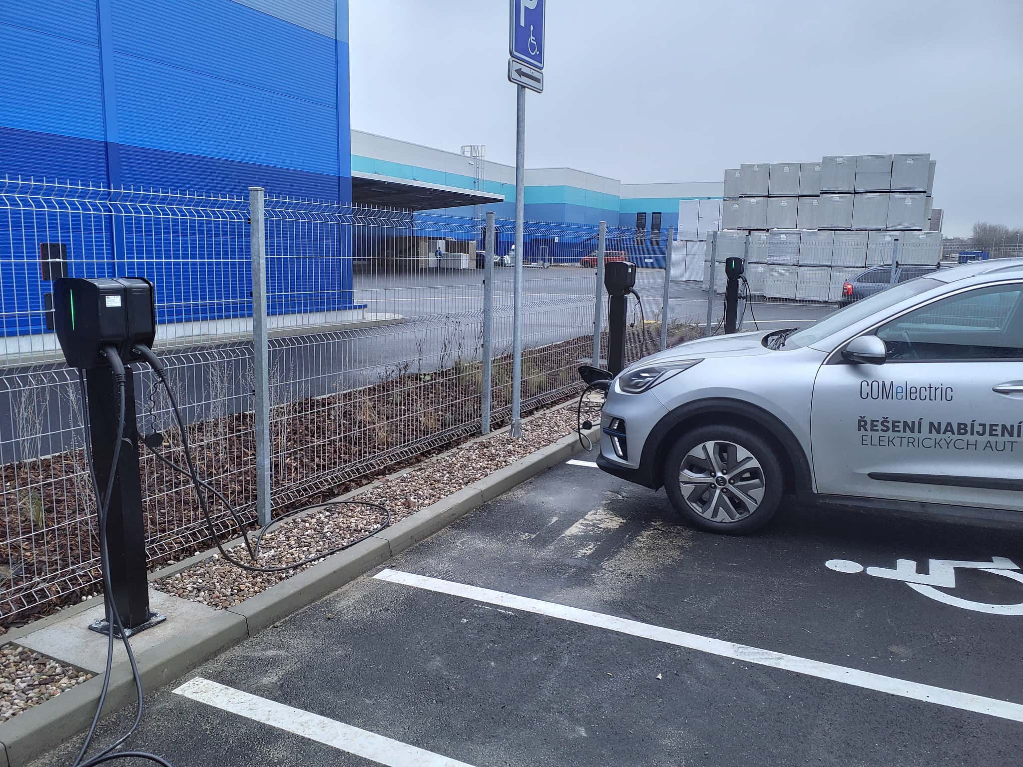Naše realizace nabíjení elektromobilů u společnosti Kingspan